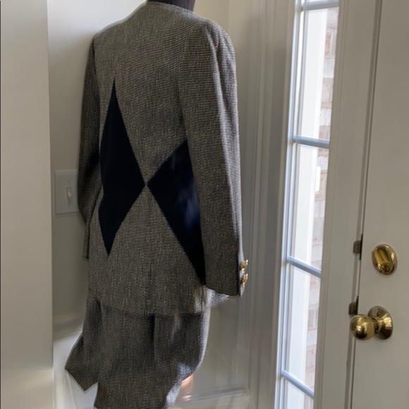 NOVIELLO-BLOOM SKIRT SUIT - Picture 5 of 8